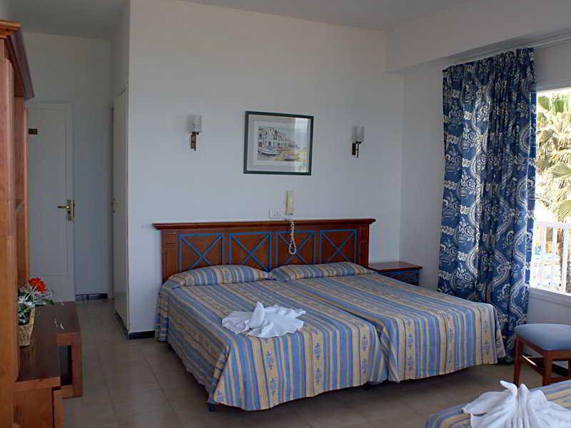 Hotel Goya Cala Millor  Extérieur photo